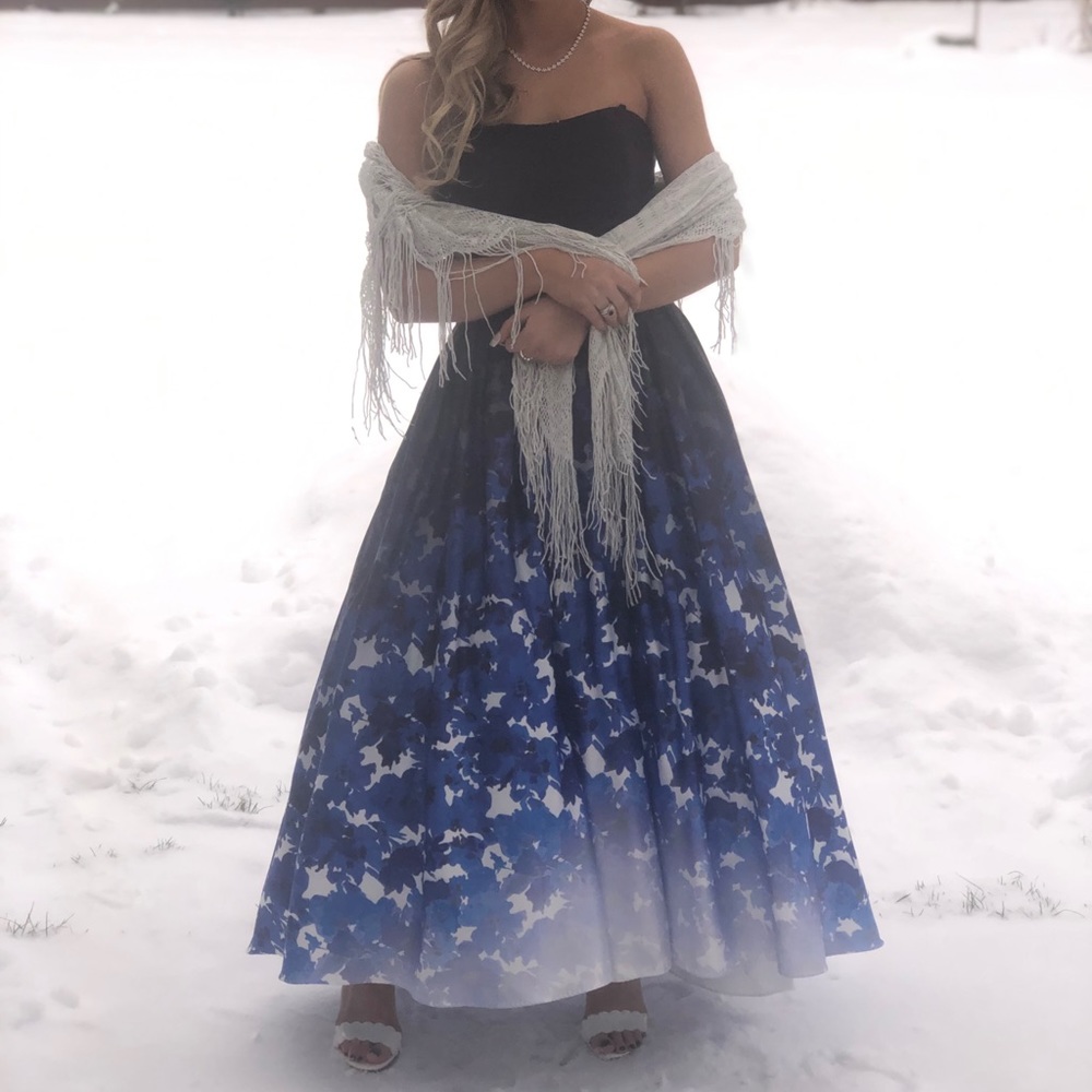 WINTER FORMAL DRESS - Picture 3 of 4